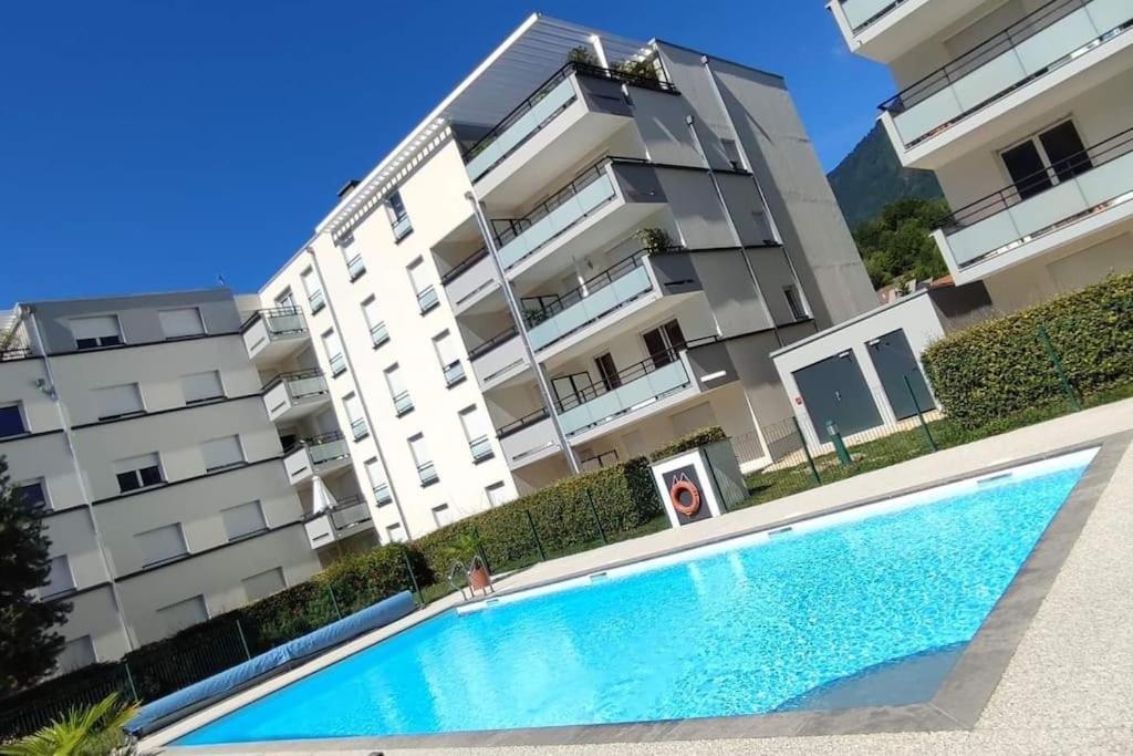 Superbe Appartement En Residence Avec Piscine. Albertville Esterno foto